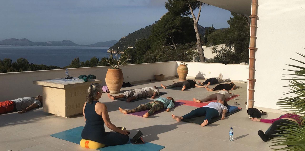 yoga-02-tulsiayurveda-r2